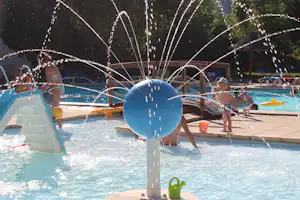 Camping Domaine de Gil - Kinderbecken im Poolbereich vom Campingplatz