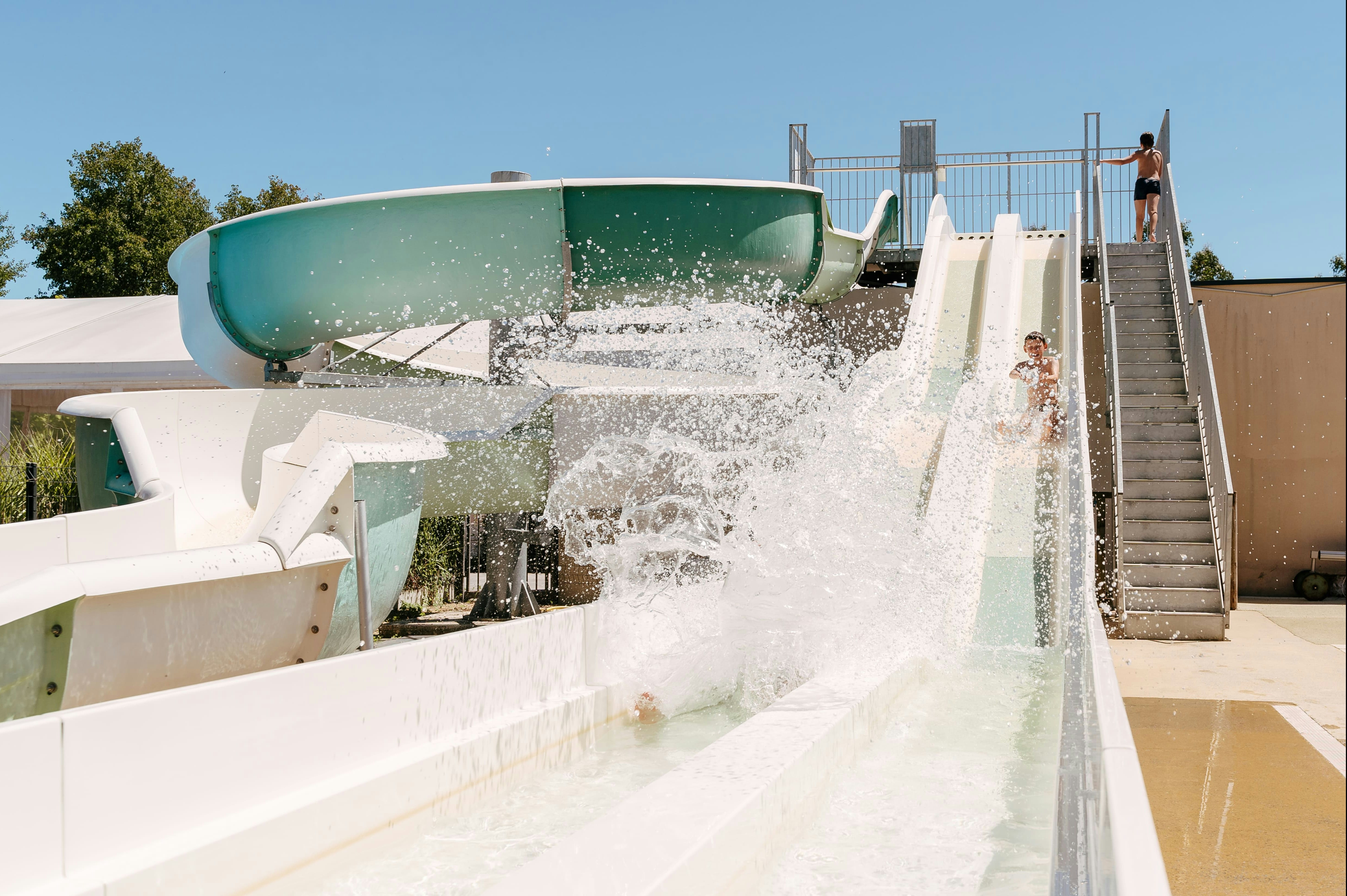 Camping Domaine de Kervallon - Wasserrutschen auf dem Campingplatz
