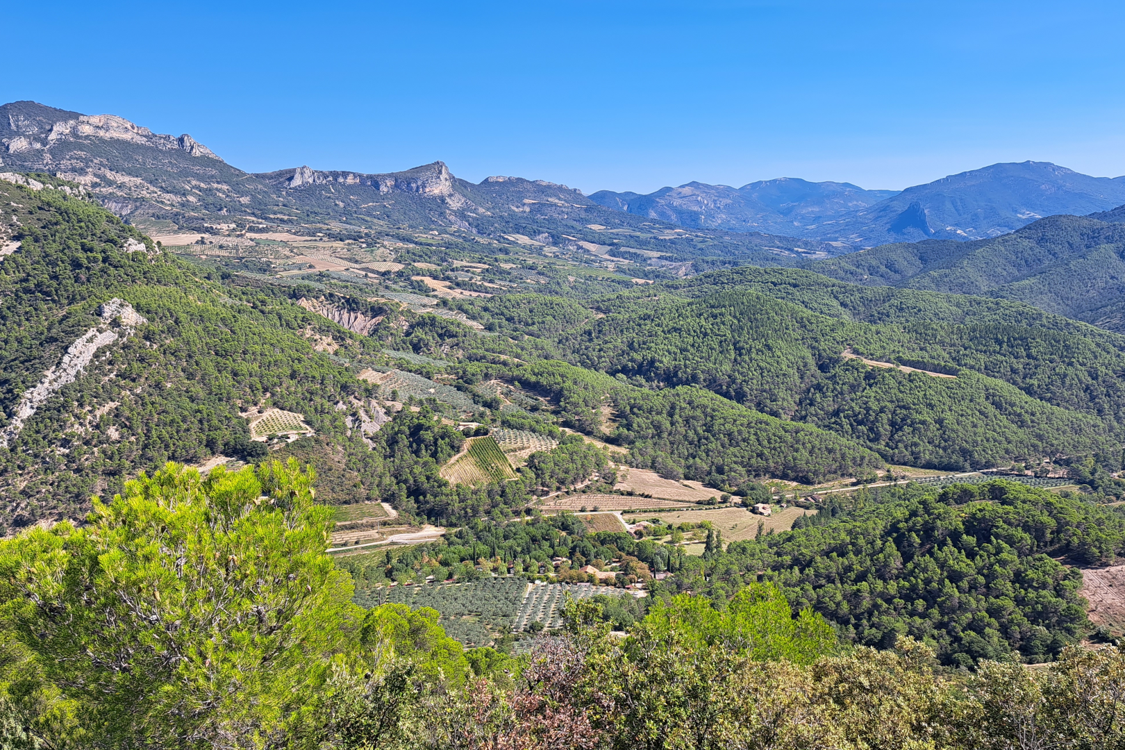 Camping Domaine de l'Écluse  Camping Domaine de l' Écluse - Umliegende bergige Umgebung 