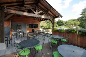 Camping Domaine de la Colombière - Restaurant Terrasse auf dem Campingplatz