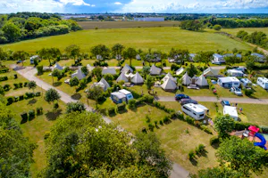Camping Domaine de Léveno - Blick auf die Stellplätze aus der Vogelperspektive