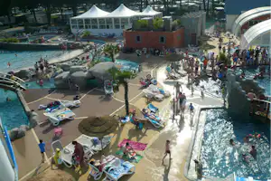 Camping Domaine de Léveno - Luftaufnahme des Wasserparks