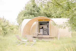 Camping Domaine de l'Oiselière - Glampingzelt auf dem Campingplatz