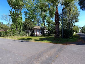 Camping Domaine des Champs Blancs - Standplätze auf dem Campingplatz