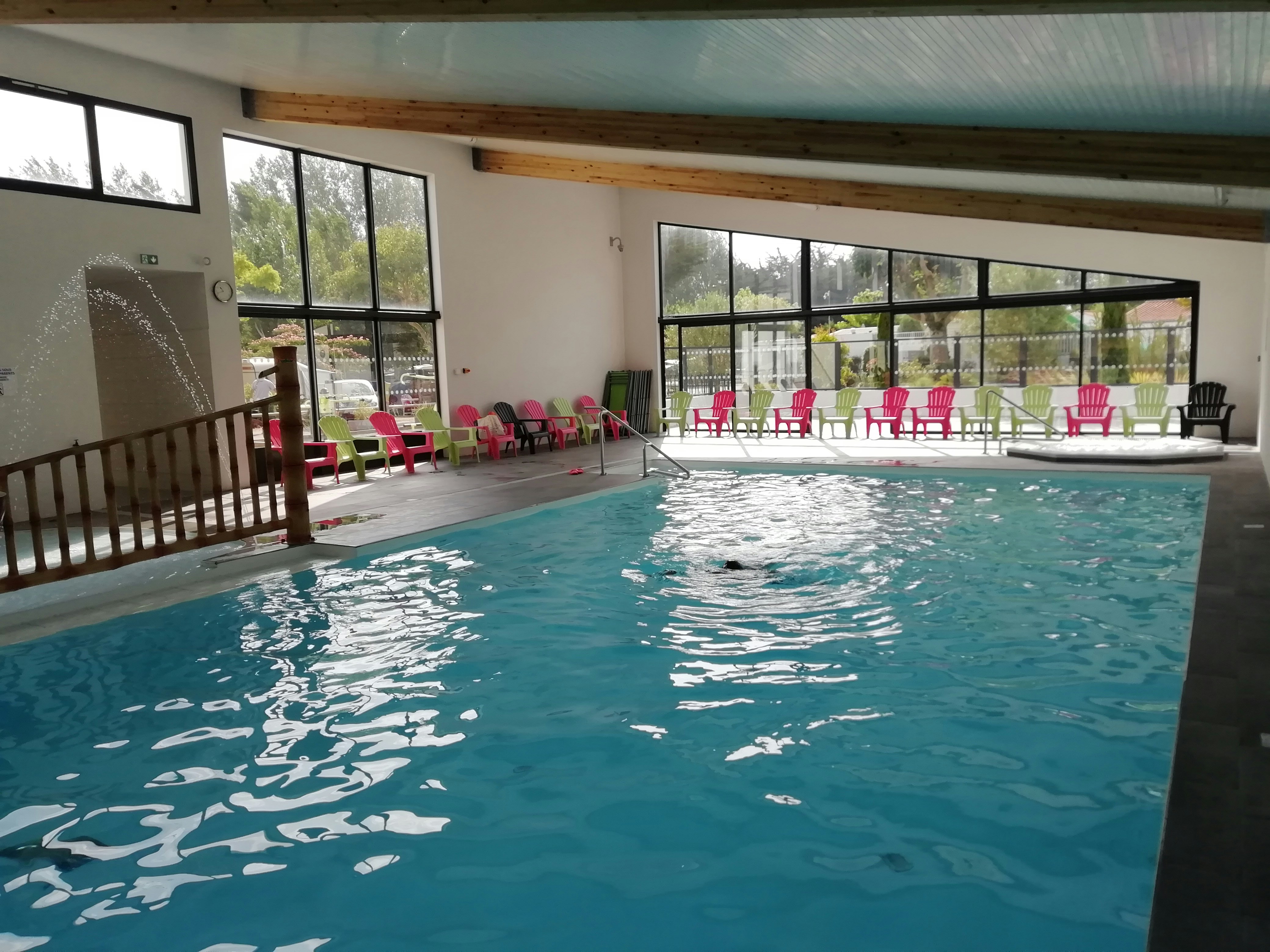 Camping Domaine des Salins - Hallenbad auf dem Campingplatz