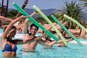 Yelloh! Village Domaine du Colombier - Aquafitness im Freibad des Campingplatzes