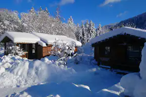 Camping Domaine du Haut des Bluches - Blick auf den Campingplatz im Winter