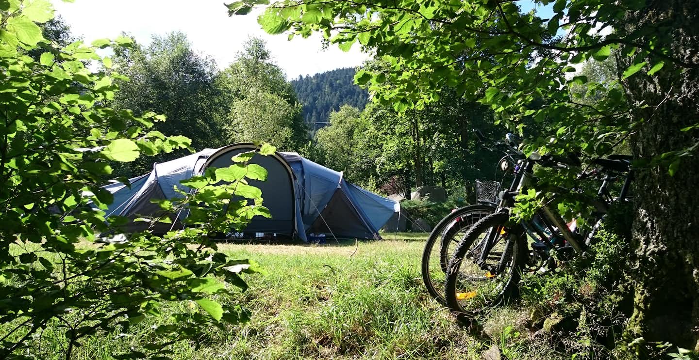 Camping Domaine du Haut des Bluches - Zeltplatz auf dem Campingplatz