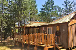 Camping Domaine Imbours - Mobilheime mit Terrasse auf dem Campingplatz