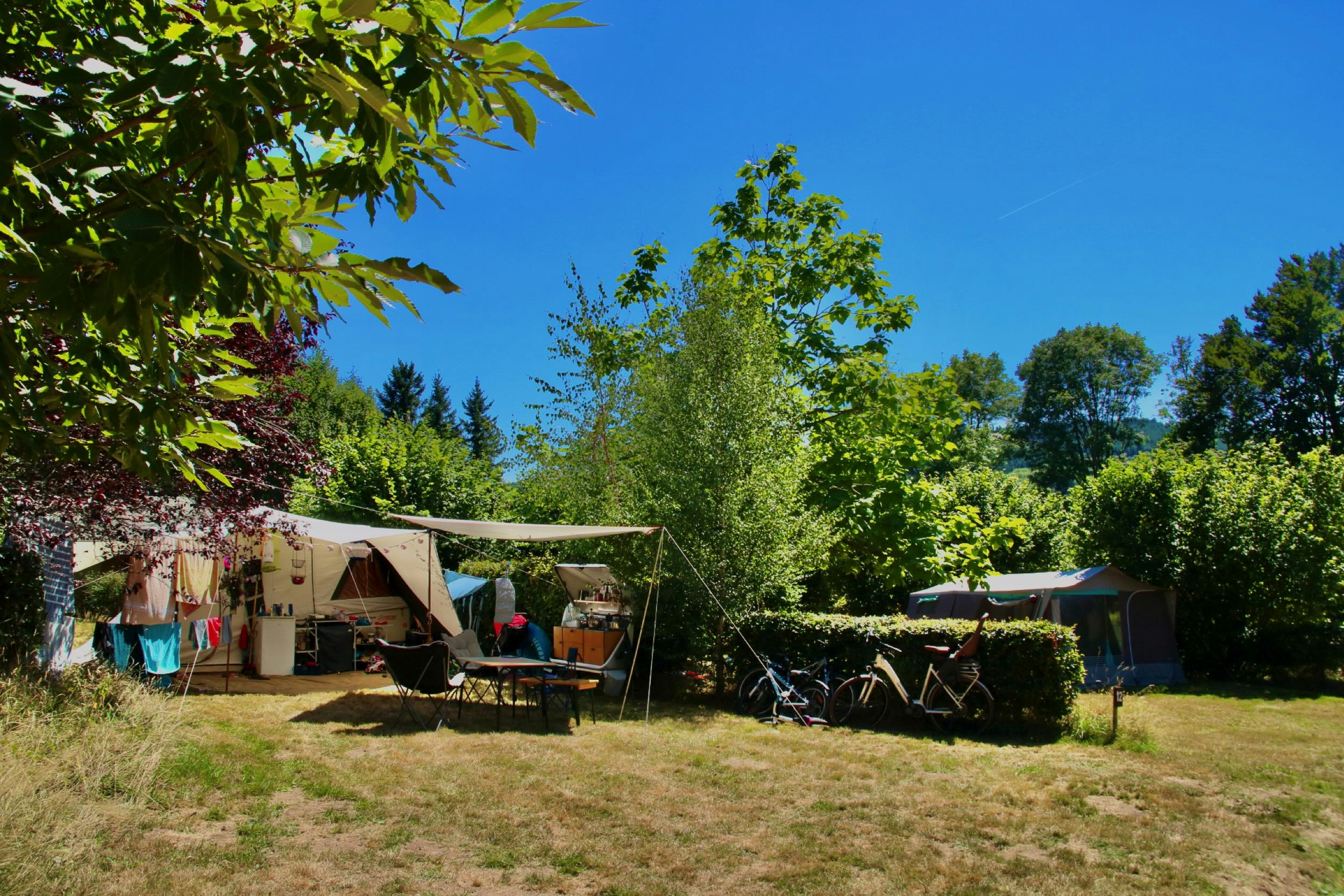 Camping Domaine La Chabanne - Standplätze auf dem Campingplatz