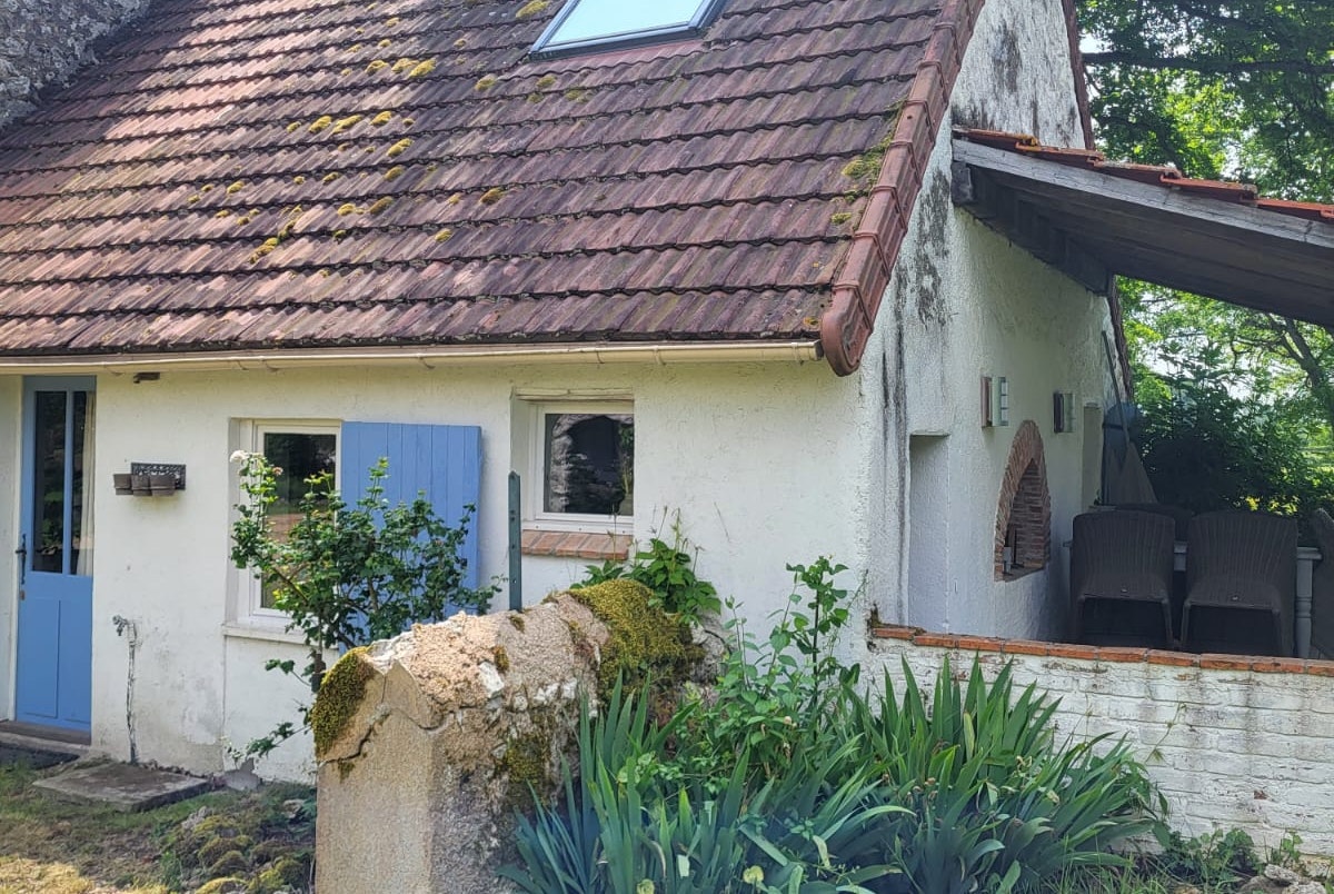 Camping Domaine La Terrasse - Blick auf ein Gebäude auf dem Campingplatz