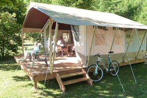 Camping Domaine Lacanal - Glamping-Zelt auf dem Campingplatz