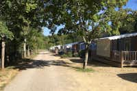 Camping Domaine Le Quercy - Mobilheime mit Veranda auf dem Campingplatz