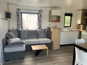 Camping Les Lacs d'Armagnac - Innenansicht eines Mobilheims