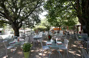 Camping Domaine Naturiste des Lauzons - Restaurant auf dem Campingplatz