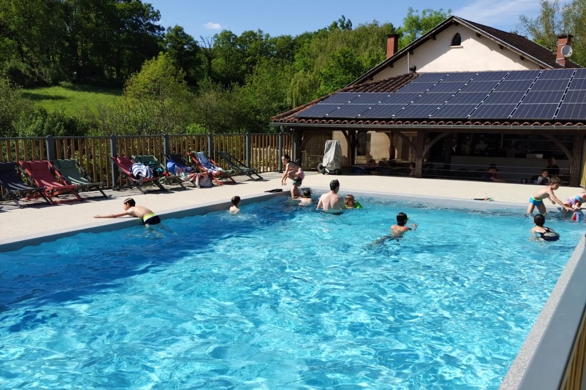 Camping Domaine Papillon - Blick auf den Pool auf dem Campingplatz