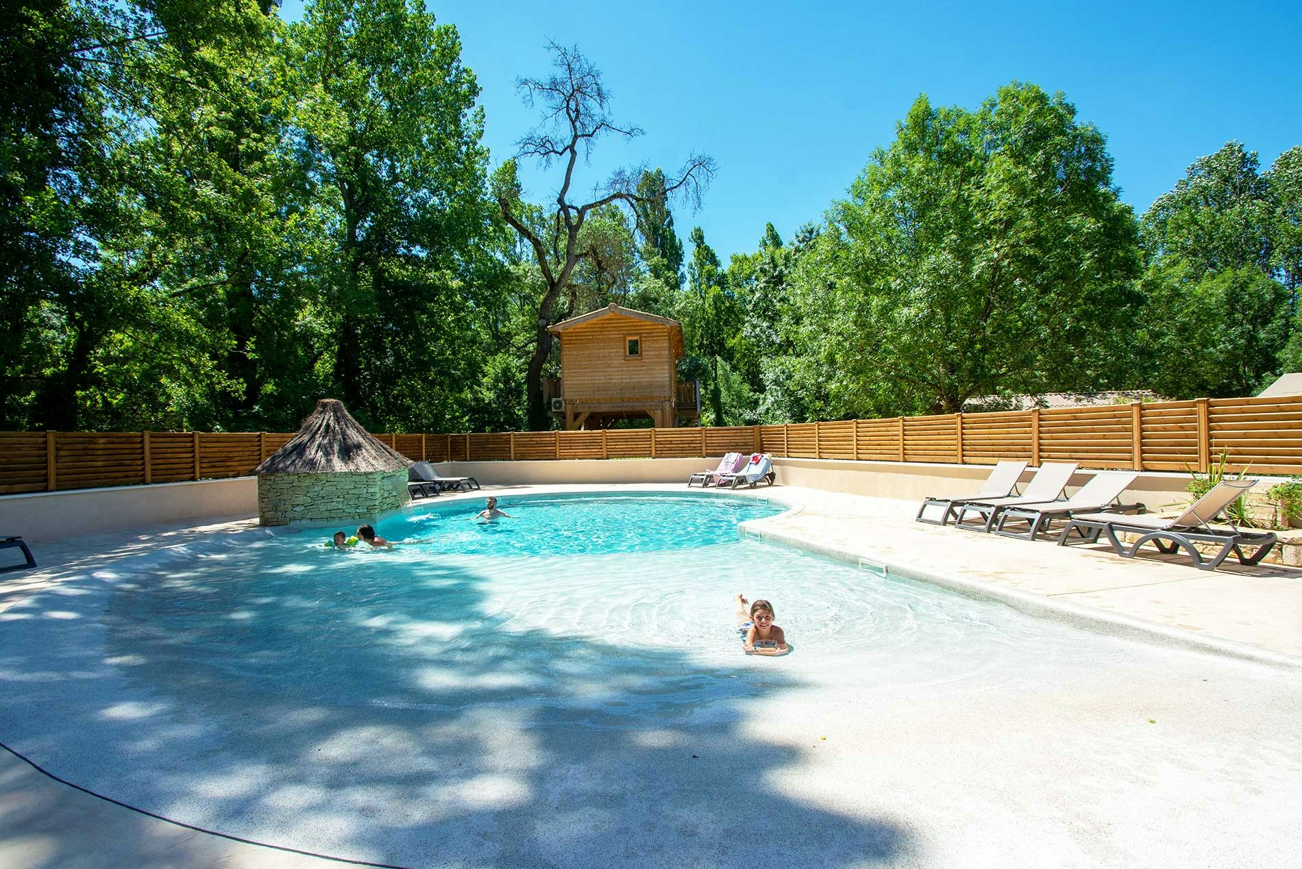 Yelloh! Village Domaine Provençal - Blick auf den Pool im Freien