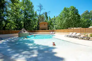 Yelloh! Village Domaine Provençal - Blick auf den Pool im Freien