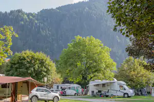Onlycamp Domelin - Standplätze im Grünen auf dem Campingplatz