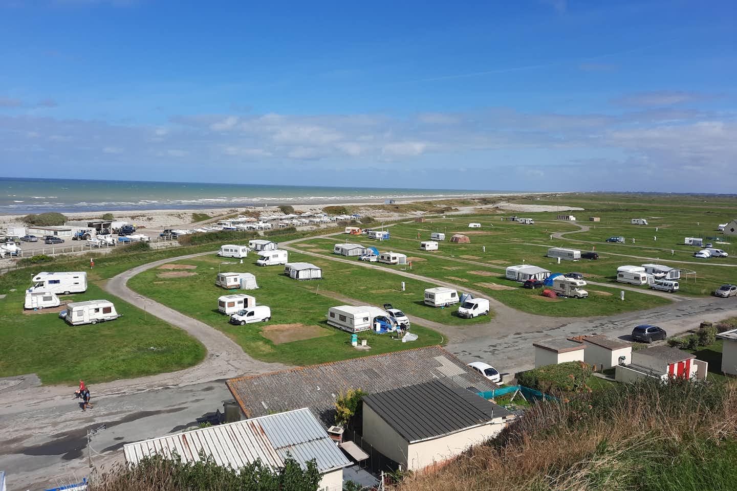 Onlycamp d'Onival  Camping d'Onival  - Luftaufnahme des Campingplatzes am Meer