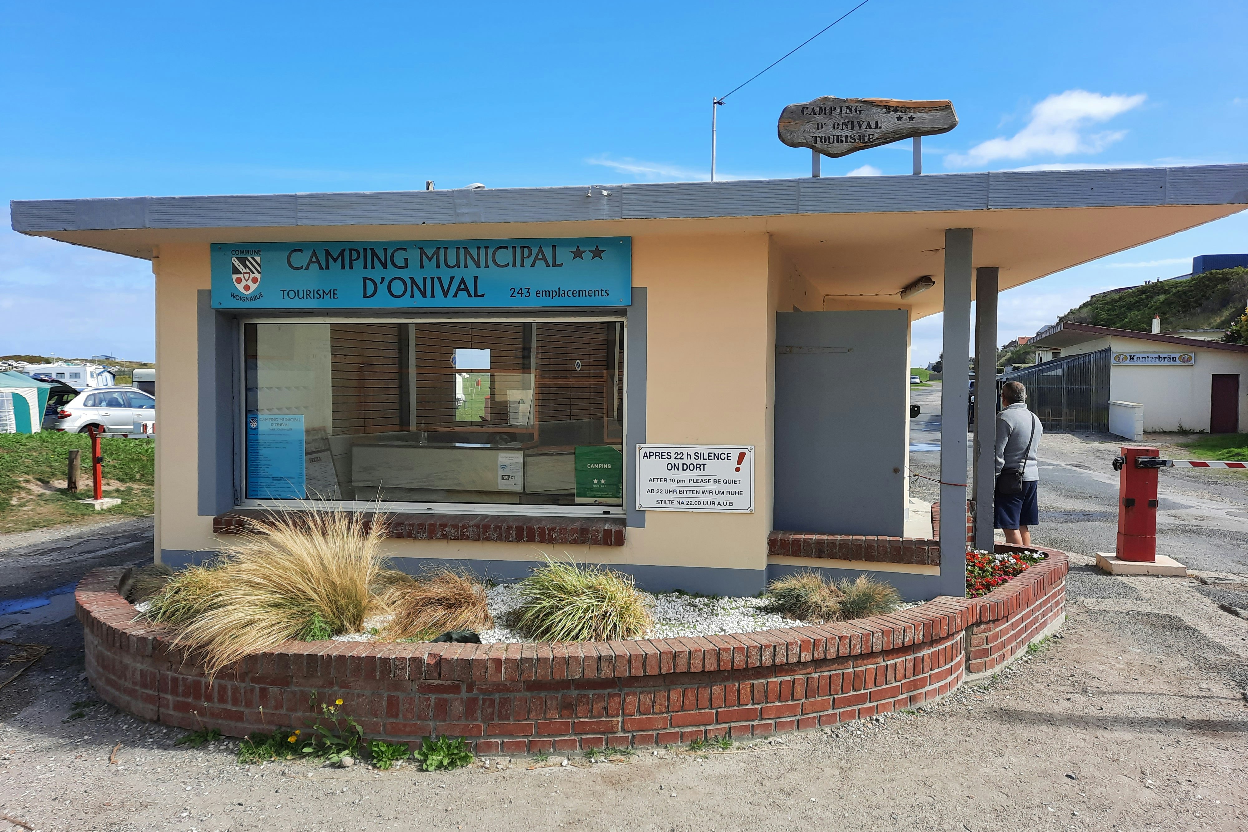 Onlycamp d'Onival  Camping d'Onival - Einfahrt und Rezeption des Campingplatzes