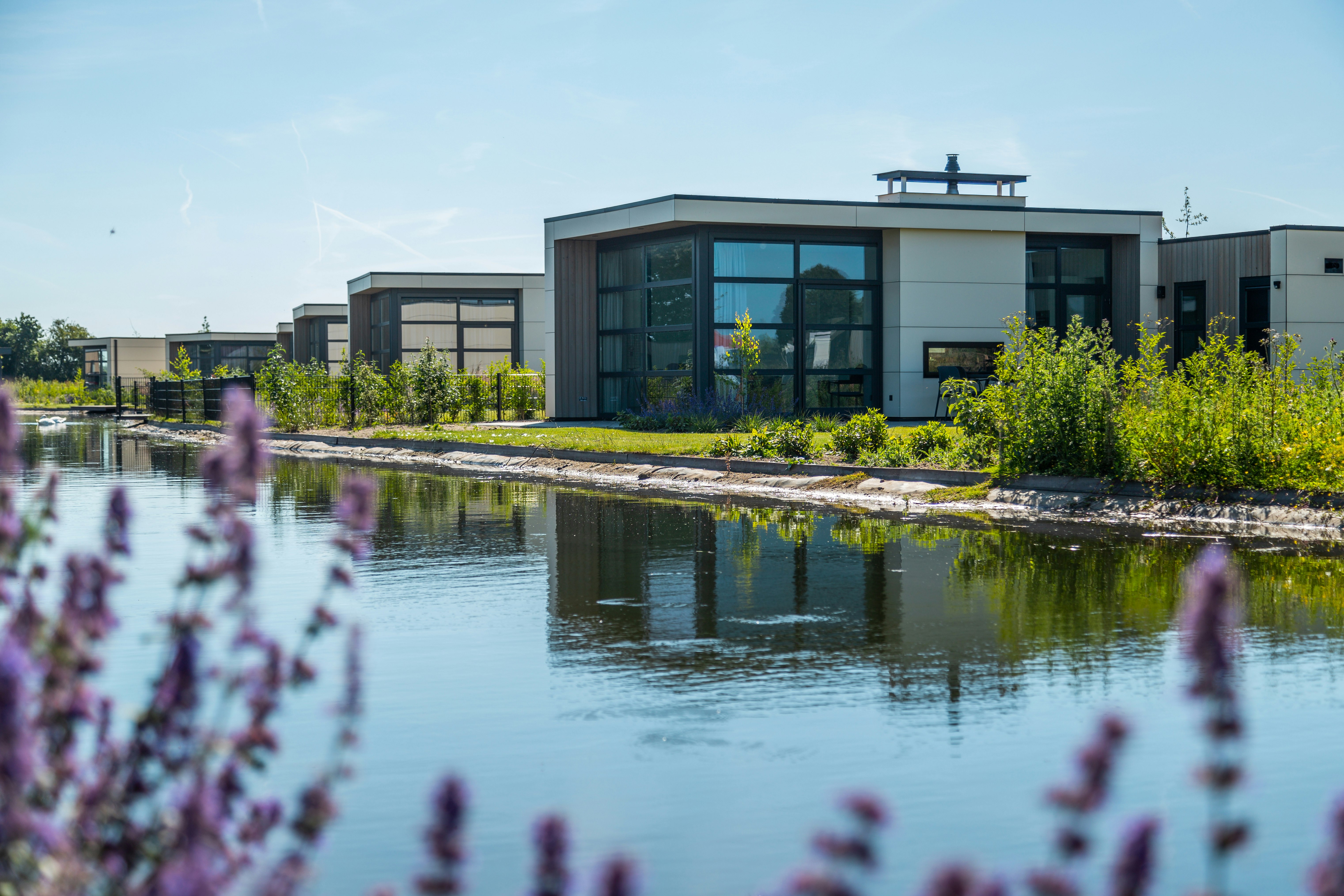 EuroParcs Marina Strandbad  Camping Dorado Beach - Mobilheime mit Blick auf das Wasser