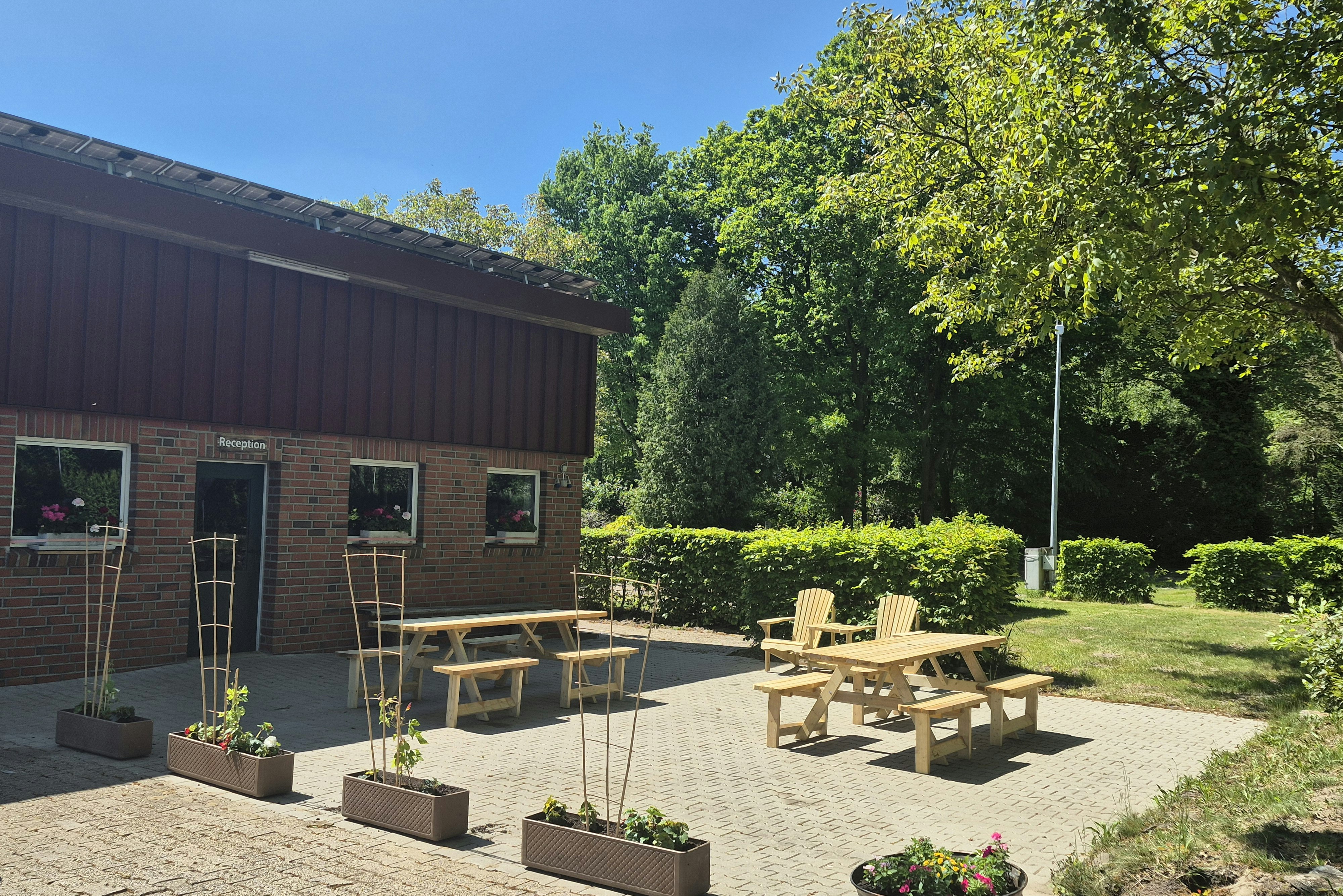 Camping Dörpen - Terrasse der Rezeption auf dem Campingplatz