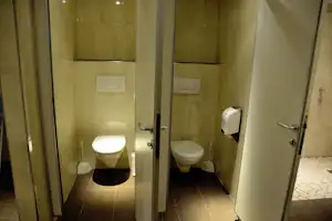 Camping Dr. Lauth - Sanitärbereich vom Campingplatz mit Toiletten und Dusche