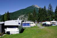 Camping Dr. Lauth - Wohnwagenstellplatz und Wohnmobilstellplatz vom Campingplatz  mit Blick auf die Alpen