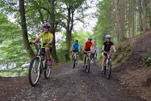 Camping Drei Spatzen - Mountainbiker in der Nähe des Campingplatzes