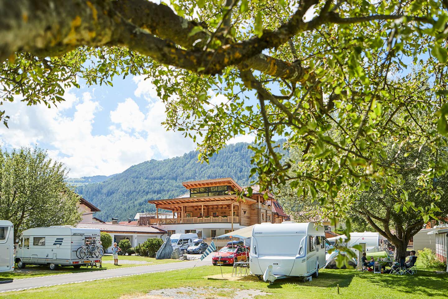 Camping Dreiländereck - Wohnwagen und Wohnmobile auf Stellplätzen