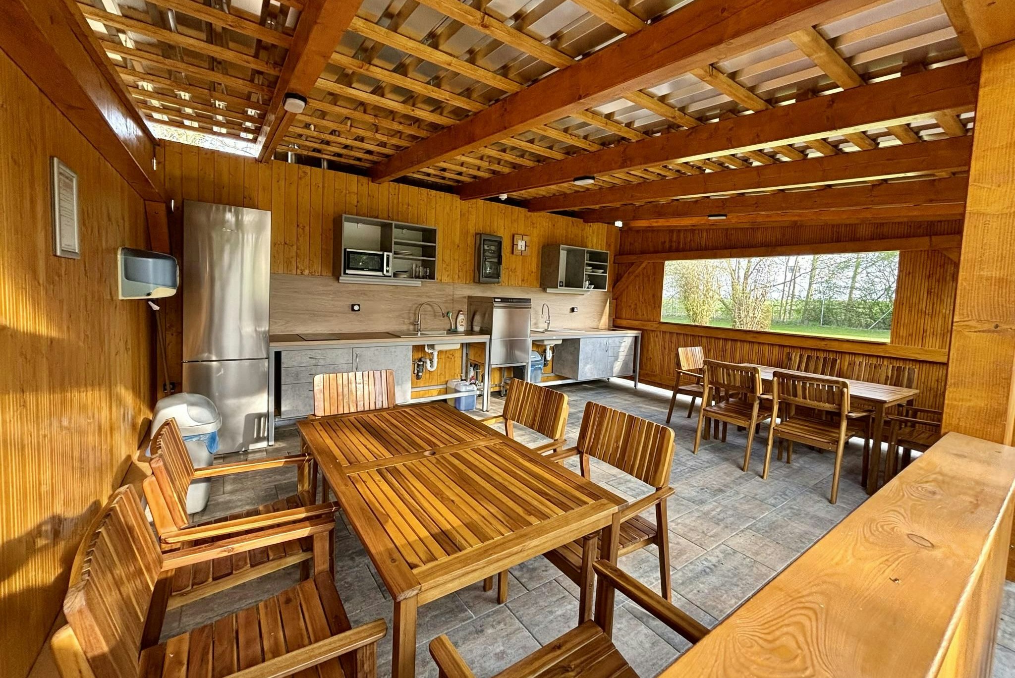 Camping Drusus - Gemeinschaftsküche mit Kochplatten und Geschirrspülbecken auf dem Campingplatz