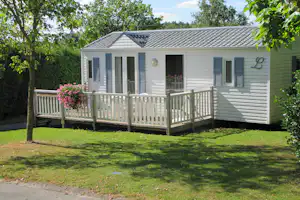 Mobilheim im Grünen mit Terasse auf dem Camping du Bas de La Landes