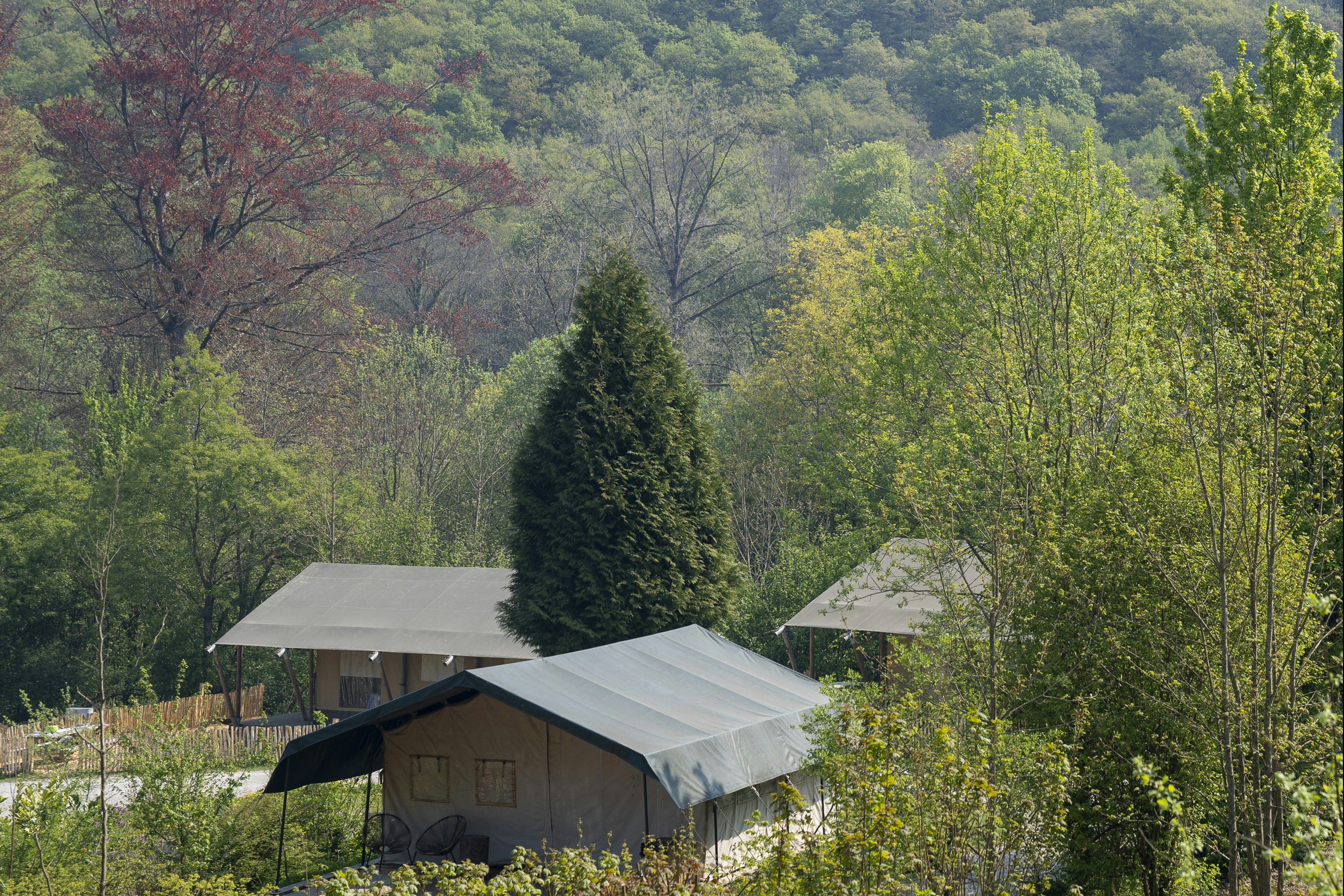 Domaine du Bocq  Camping du Bocq - Glamping Zelte auf dem Campinglatz