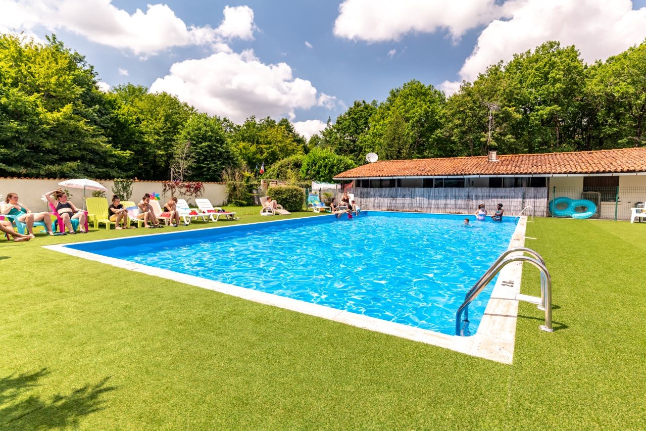 Camping Du Bois de St. Hilaire - Pool auf dem Campingplatz