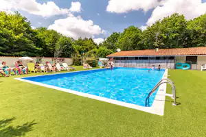 Camping Du Bois de St. Hilaire - Pool auf dem Campingplatz