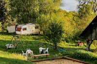 Camping Du Buisson - Blick auf die Stellplätze im Grünen