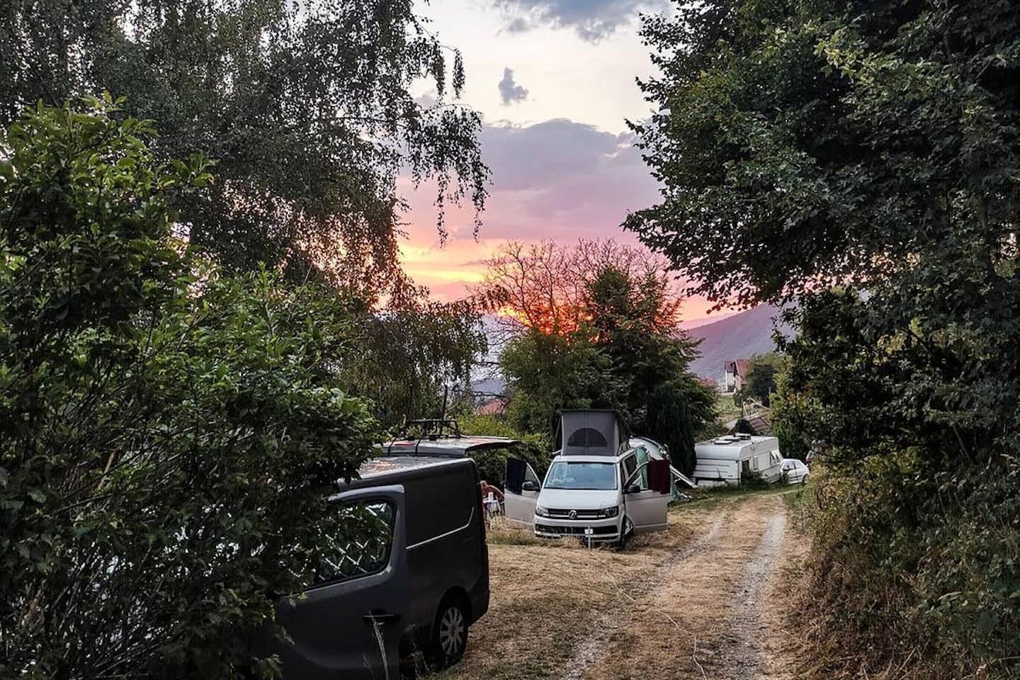 Camping Du Buisson - Sonnenuntergang über den Stellplätzen