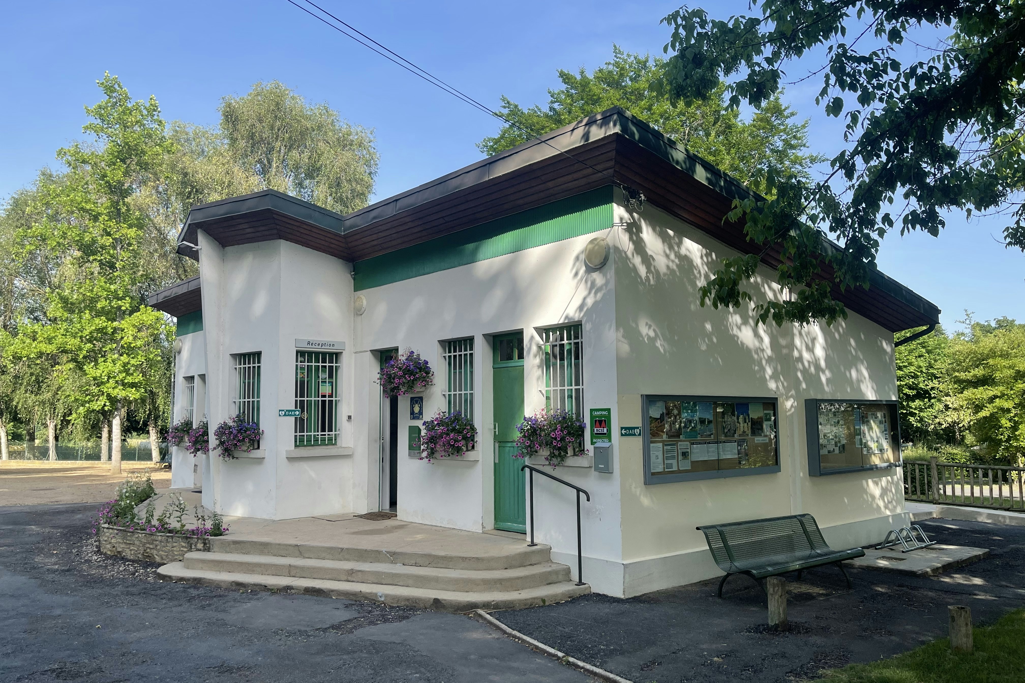 Camping du Canal de Berry - Rezeptionsgebäude des Campingplatzes