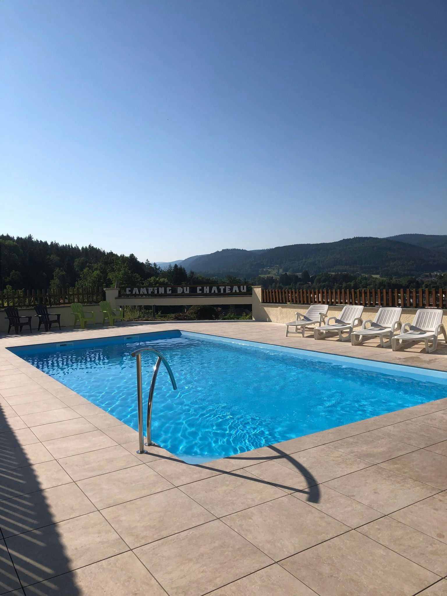 Camping du Château - Pool auf dem Campingplatz
