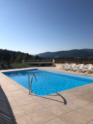 Camping du Château - Pool auf dem Campingplatz