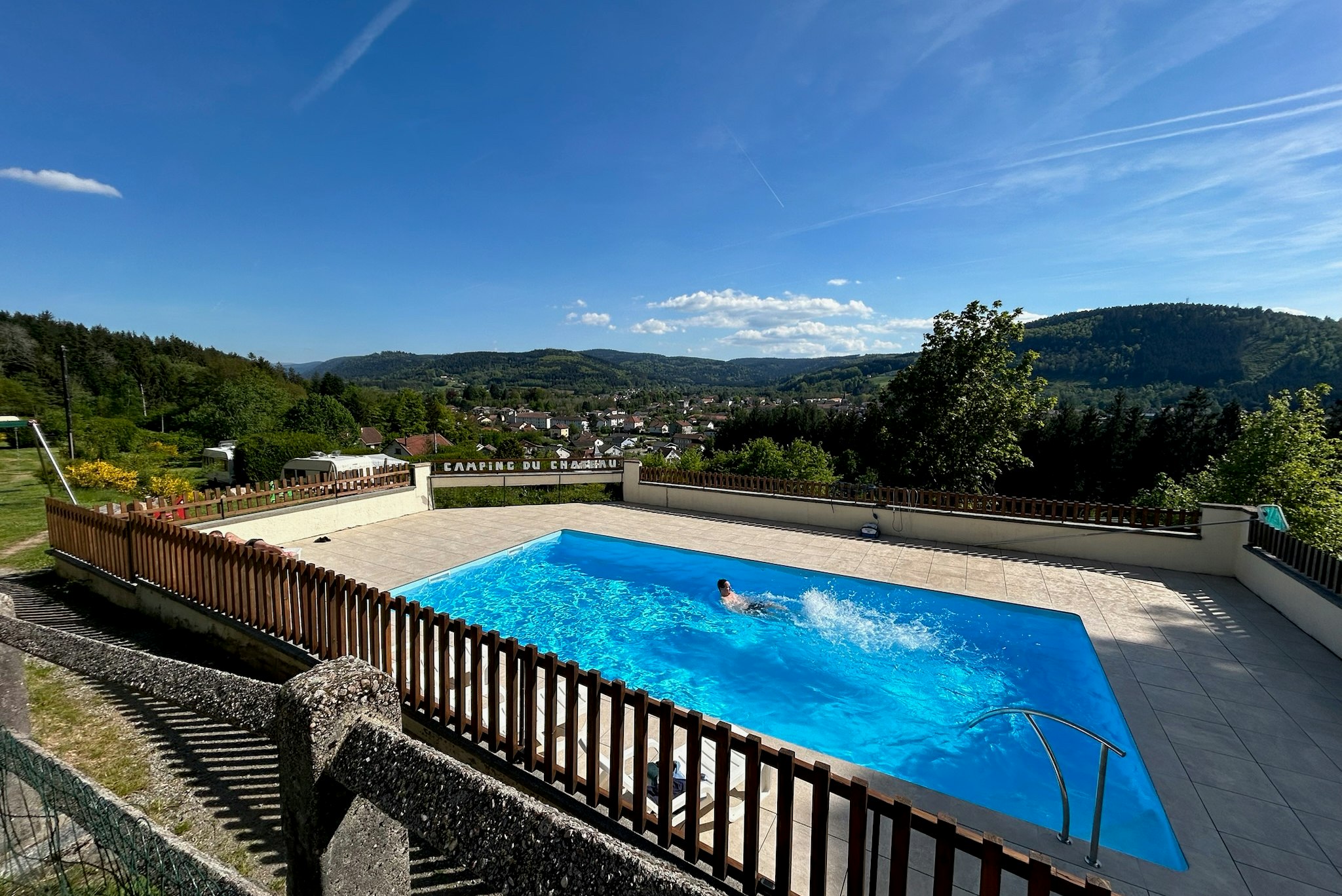 Camping du Château - Pool auf dem Campingplatz