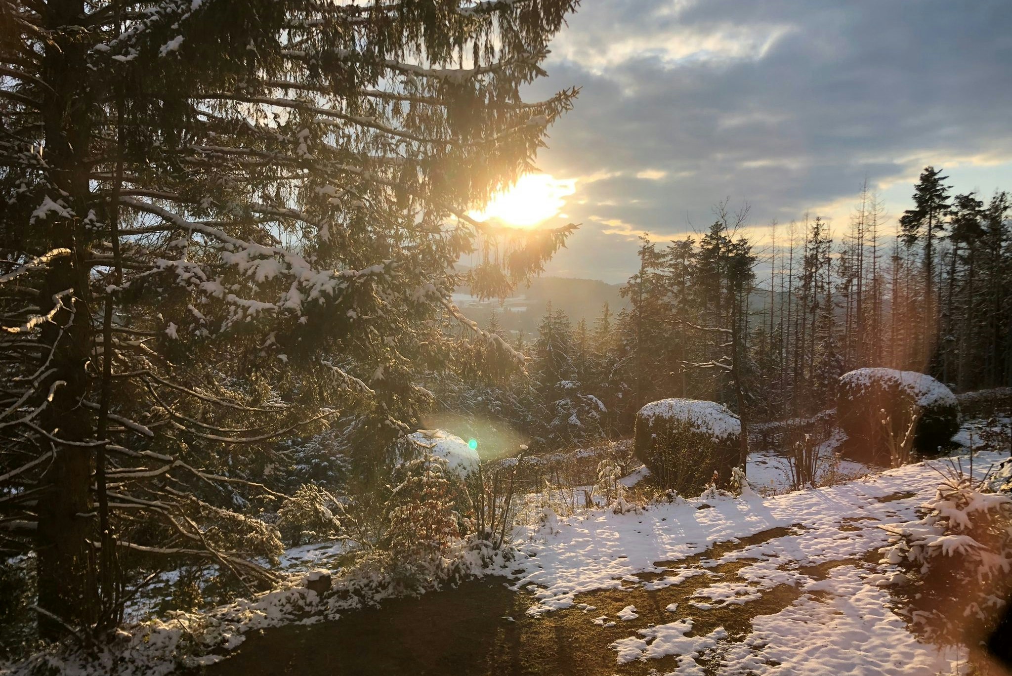 Camping du Château - Sonnenuntergang über dem Campingplatz im Winter