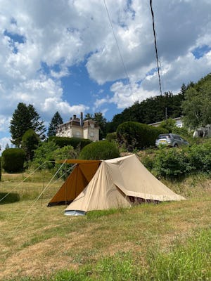 Camping du Château - Zeltplätze auf dem Campingplatz