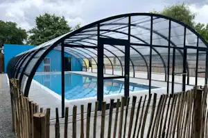 Camping Seasonova du Chene Camping Du Chene - Überdachter Pool auf dem Campingplatz