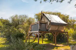 Camping Seasonova du Chene Camping Du Chene - Glaming Zelt mit Außentreppe Außenansicht