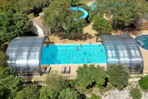 Camping du Domaine de Massereau - Pool im Freien mit ausfahrbarem Dach