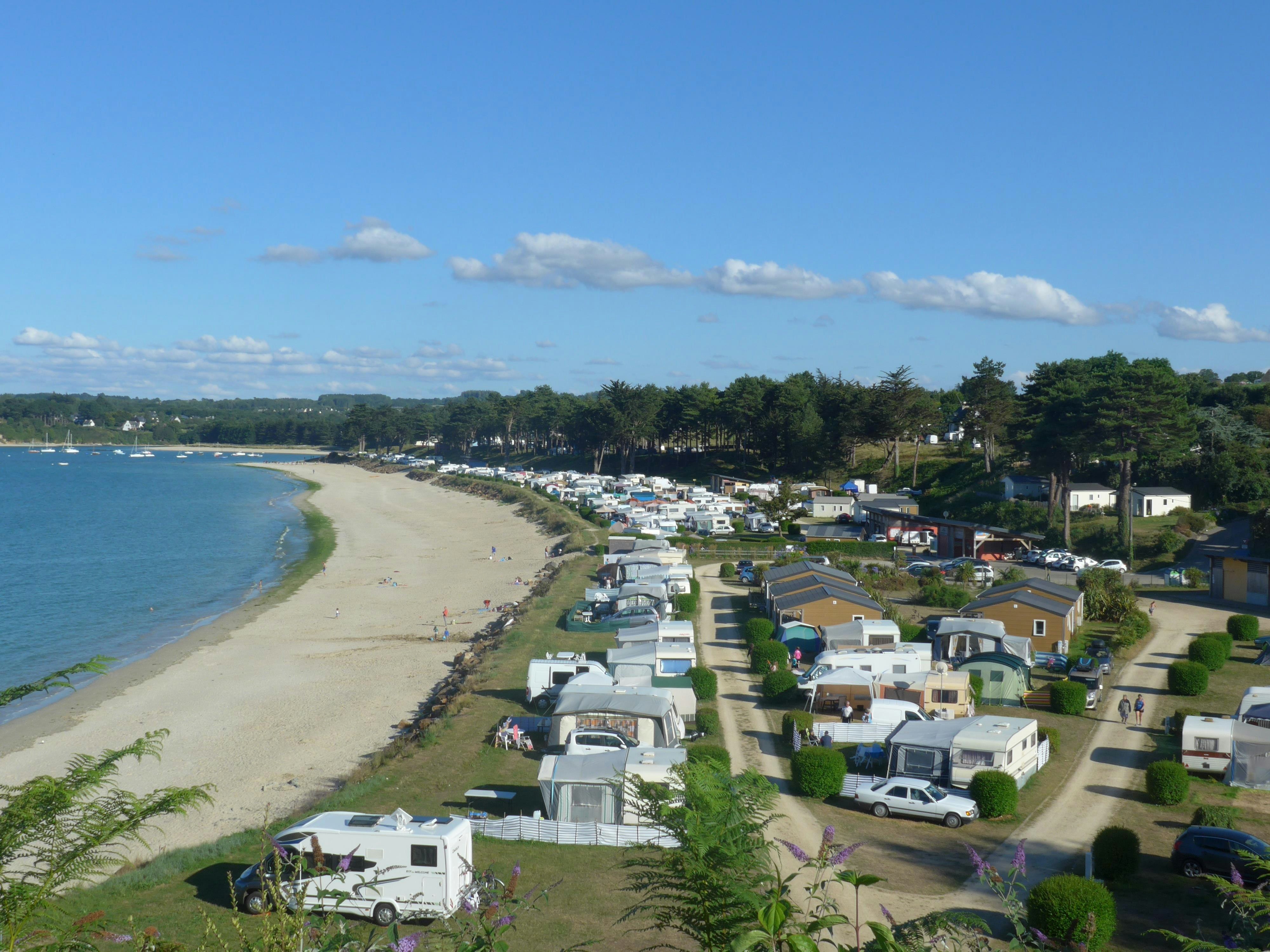 Camping du Fond de la Baie  - Luftaufnahme des Campingplatzes am Strand
