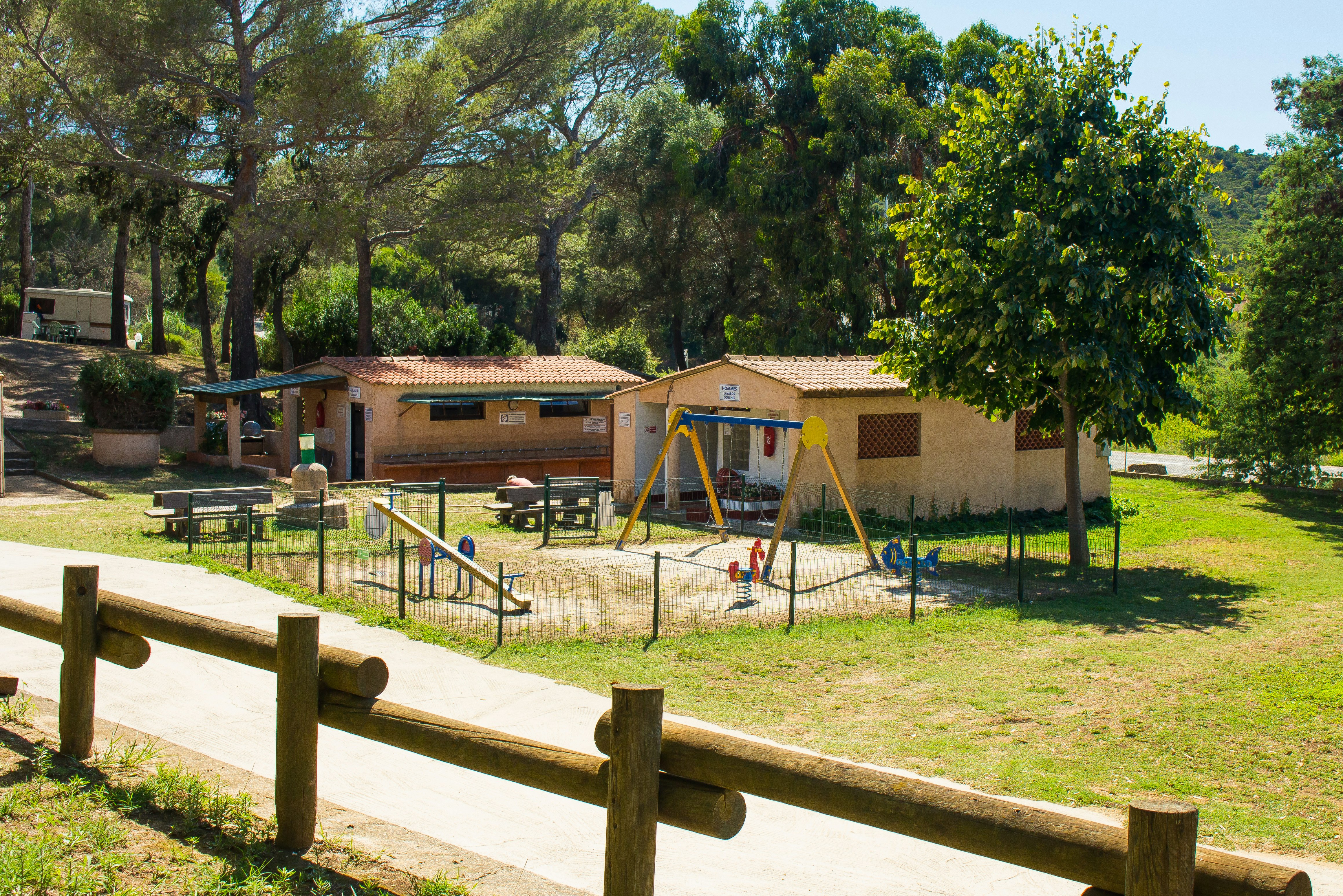 Camping du Grand Batailler  - Kinderspielplatz auf dem Campingplatz