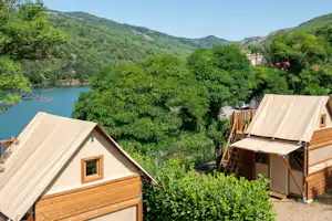 Camping du Lac - Glamping-Zelte auf dem Campingplatz